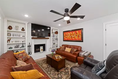 218 E Rainbow Ridge Circle, The Woodlands, TX 77381 - Photo 12