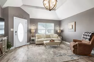 3931 Suncrest Dr, Groves, TX 77619 - Photo 4