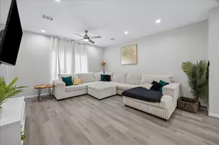 8308 James Franklin St, Houston, TX 77088 - Photo 4