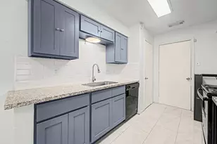 8334 Country View Dr, Houston, TX 77040 - Photo 6