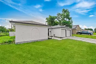 13114 White Heather Dr, Houston, TX 77045 - Photo 2
