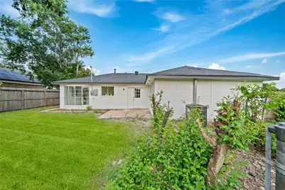 13114 White Heather Drive, Houston, TX 77045 - Photo 32