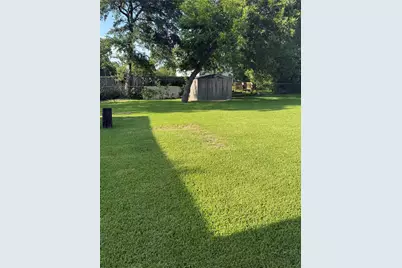720 Austin Street, Clute, TX 77531 - Photo 2