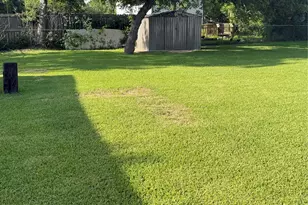 720 Austin St, Clute, TX 77531 - Photo 2