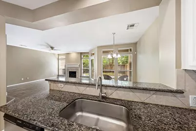 86 N Valley Oaks Circle, The Woodlands, TX 77382 - Photo 8