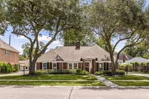 4503 Heatherwilde St, Sugar Land, TX 77479 - Photo 2