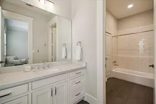 8566 Forum Dr, Houston, TX 77055 - Photo 34