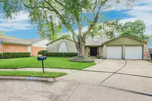 9510 Huntington Way Dr, Houston, TX 77099 - Photo 1