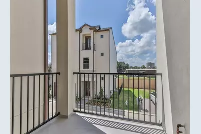 10915 Brookeshire Chase Lane, Houston, TX 77043 - Photo 14