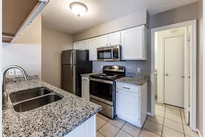 2402 Sycamore Avenue #D2, Huntsville, TX 77340 - Photo 14