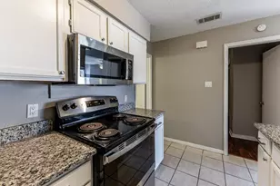 2402 Sycamore Ave, Huntsville, TX 77340 - Photo 16