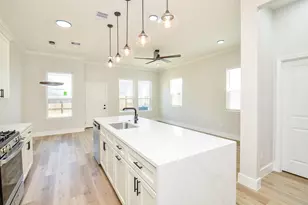 848 Lucky St, Houston, TX 77088 - Photo 8