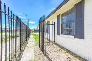4356 Phlox St, Houston, TX 77051 - Photo 46