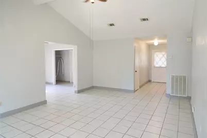 208 Leafwood Circle, League City, TX 77573 - Photo 4