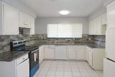 208 Leafwood Circle, League City, TX 77573 - Photo 6