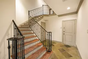 1655 Castle Ct, Houston, TX 77006 - Photo 14