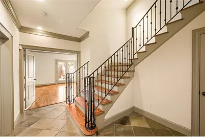 1655 Castle Ct, Houston, TX 77006 - Photo 10