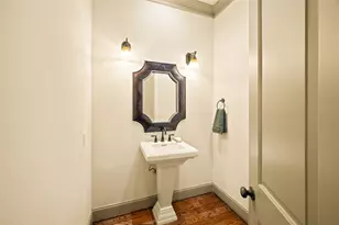 1655 Castle Ct, Houston, TX 77006 - Photo 20