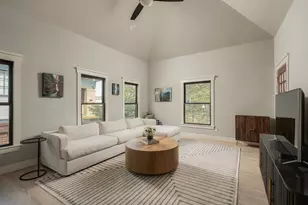 620 W 21st St, Houston, TX 77008 - Photo 6