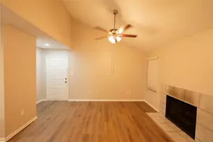 2021 Spenwick Dr, Houston, TX 77055 - Photo 2