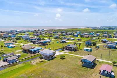 962 S Sage, Crystal Beach, TX 77650 - Photo 4