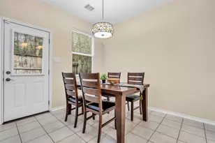 62 S Camellia Grove Cir, The Woodlands, TX 77382 - Photo 10