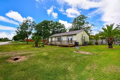 1301 2nd Street, Palacios, TX 77465 - Photo 2