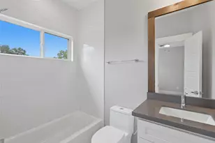 2057 Sherwood Forest St, Houston, TX 77043 - Photo 26