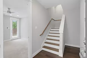2057 Sherwood Forest St, Houston, TX 77043 - Photo 10