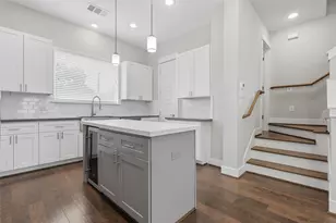 2057 Sherwood Forest St, Houston, TX 77043 - Photo 4