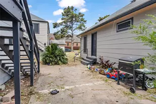 2633 W Main St, Baytown, TX 77520 - Photo 6