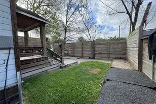 129 Garrotsville St, Houston, TX 77022 - Photo 16