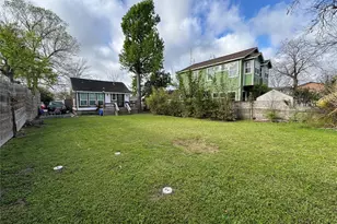 129 Garrotsville St, Houston, TX 77022 - Photo 4