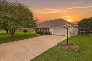 8565 Sunflower Ln, Beaumont, TX 77705 - Photo 1