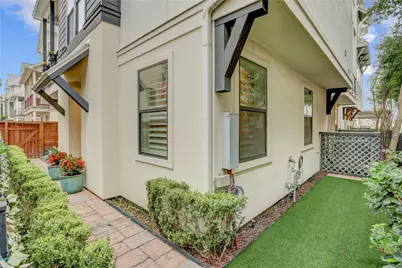 3225 Maxroy Street, Houston, TX 77008 - Photo 2