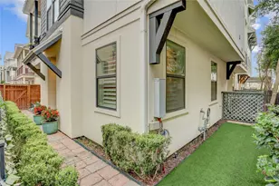 3225 Maxroy St, Houston, TX 77008 - Photo 2