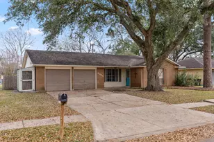 2005 Candlewood Dr, Bay City, TX 77414 - Photo 1