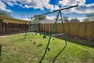 626 S Gray Ave, West Columbia, TX 77486 - Photo 26