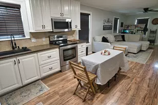 626 S Gray Ave, West Columbia, TX 77486 - Photo 6