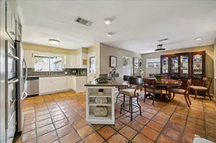 3715 Underwood St, Houston, TX 77025 - Photo 10