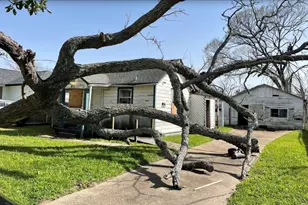 213 E Bernard St, Clute, TX 77531 - Photo 1