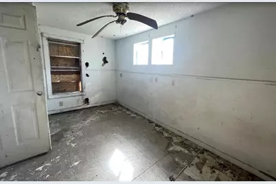 213 E Bernard Street, Clute, TX 77531 - Photo 18
