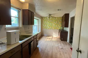 11710 Chadbrook Ln, Houston, TX 77099 - Photo 10
