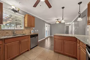 7502 Nightingale Cir, Texas City, TX 77591 - Photo 10