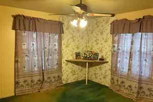 404 Svoboda St, Yoakum, TX 77995 - Photo 18