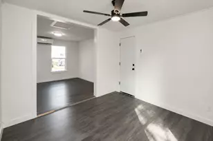 7636 Broadview Dr, Houston, TX 77061 - Photo 10