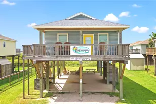 757 Bluewater Hwy, Surfside Beach, TX 77541 - Photo 1