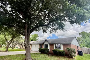 5838 Ludington Dr, Houston, TX 77035 - Photo 2