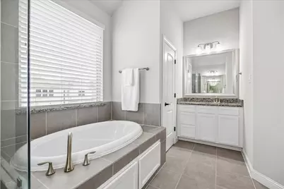 1704 Oak Leaf Pass Drive, Houston, TX 77055 - Photo 28