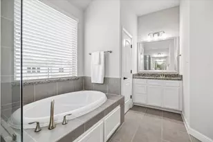 1704 Oak Leaf Pass Dr, Houston, TX 77055 - Photo 28
